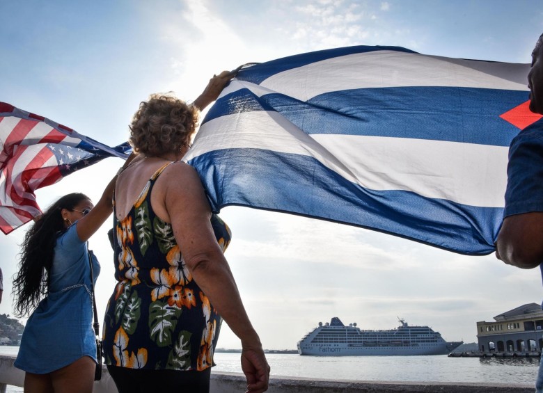 El buque “Adonia”, de la compañía Fathom, filial de la empresa Carnival, llegó este lunes a La Habana. FOTO AFP
