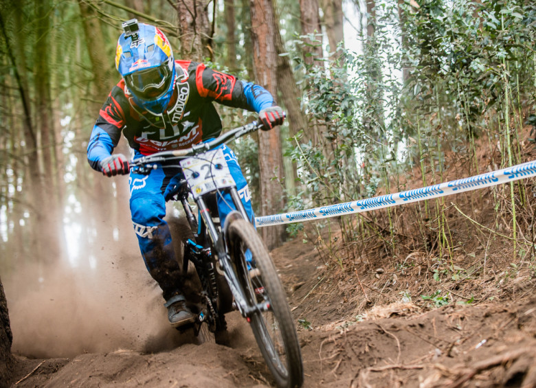 Marcelo Gutiérrez, practicante de ciclismo extremo, uno de los mejores del mundo del downhill. FOTO CORTESÍA redbull