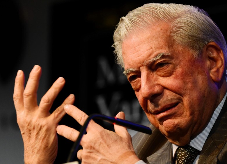 Mario Vargas Llosa, presentó este martes su última novela, “Cinco esquinas”. FOTO AFP