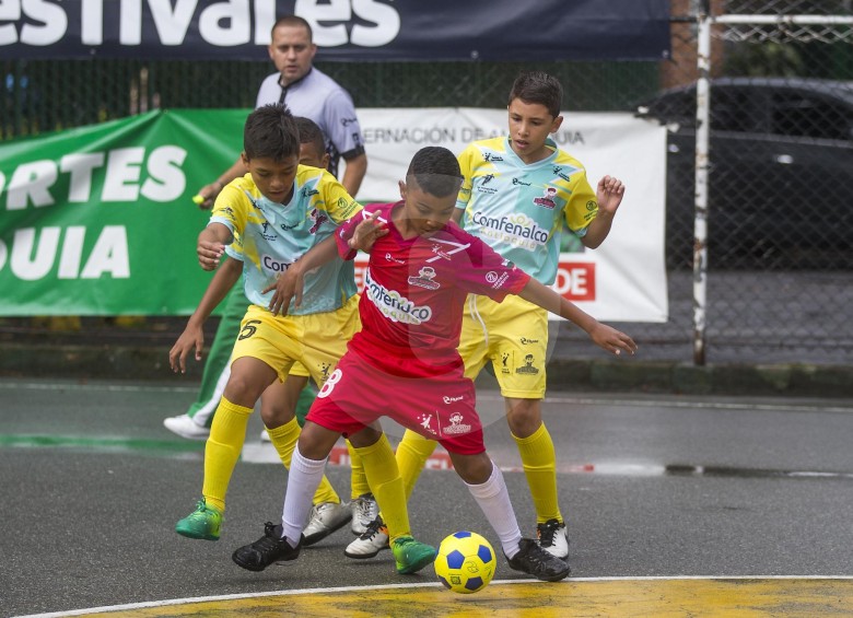 Hoy termina la fase de grupos de las damas y se da comienzo a los octavos en varones. Foto Jaime Pérez