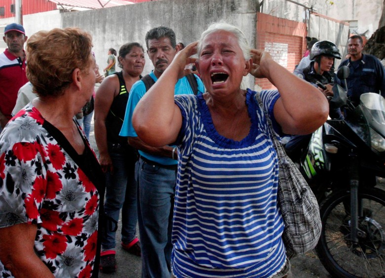 Dolor y desesperación tras mortal motín en cárcel de Venezuela