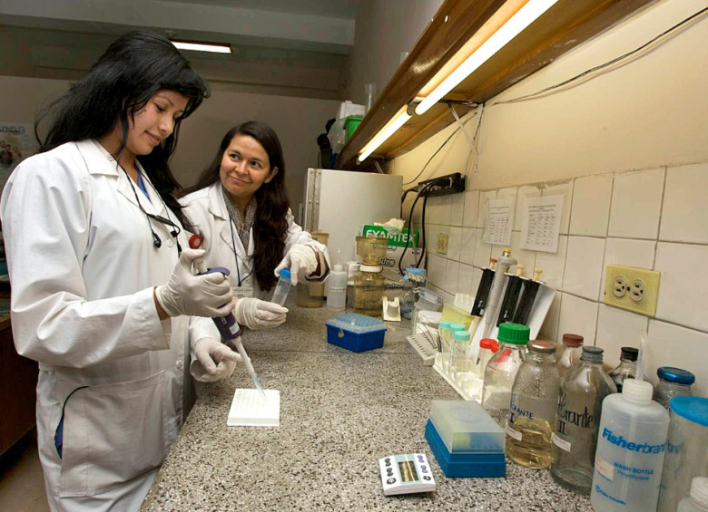 En la foto, laboratorio contra el cáncer. En Colombia el más frecuente es el de mama, seguido por el de próstata. Foto Paho
