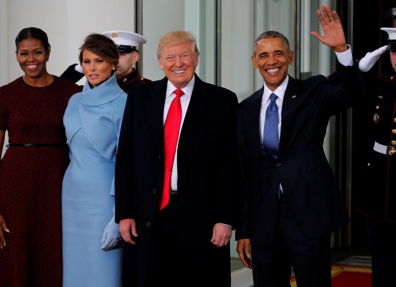 Obama y Michelle reciben a los Trump en la Casa Blanca, para tomar té y hacer un recorrido. FOTO REUTERS