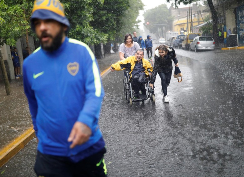 Diluvio obligó a posponer para domingo duelo Boca-River de final de Libertadores