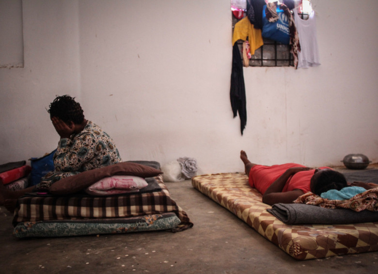 En imágenes: Así viven los sobrevivientes a un naufragio en Libia