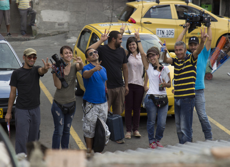 Equipo realizador de Pregoneros de Medellín durante el rodaje. Fotos: Tomadas del perfil de Flickr