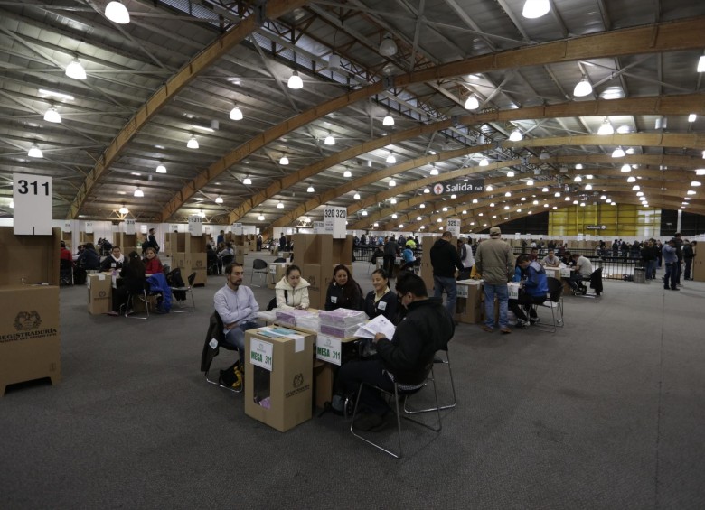 Corferias es el sitio más grandes para votar en Bogotá. En este lugar la Registraduría habilita cerca de 600 mesas de votación para las elecciones del próximo mes de marzo. FOTO colprensa