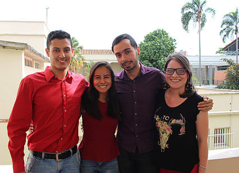 Izquierda a derecha: Juan Pablo Vélez, Verónica Valencia, Alejandro Valencia (docente) y Sindy López. FOTO cortesía u. nacional