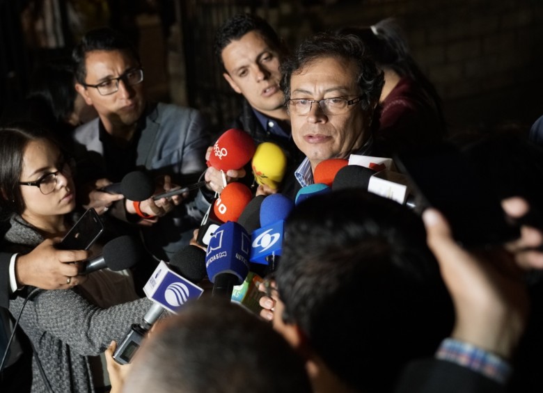 Gustavo Petro entregó sus propuestas al Gobierno Nacional. FOTO: Colprensa