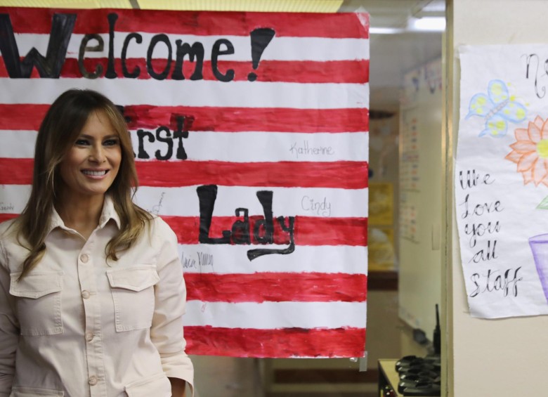 Melania fue criticada por el mensaje de su chaqueta: FOTOS: AFP, @Tutina_deSantos, White House, Archivo y Wikipedia