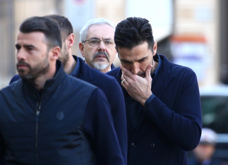 Otro de los asistentes al funeral de Astori fue el arquero Gianluigi Buffón, quien desde el primer momento que se conoció la noticia se mostró bastante afectado. FOTO REUTERS 