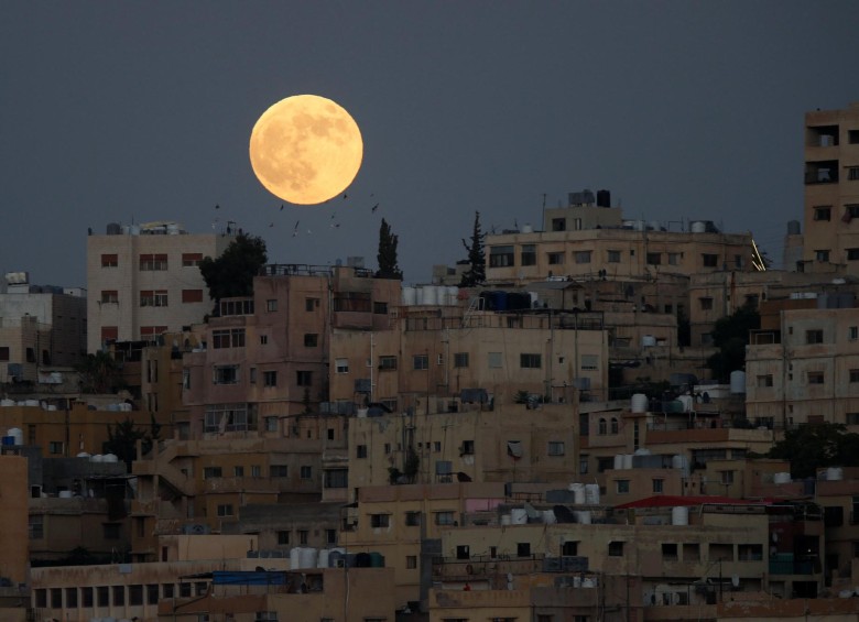 La luna de sangre sobre Jordania. FOTO REUTERS