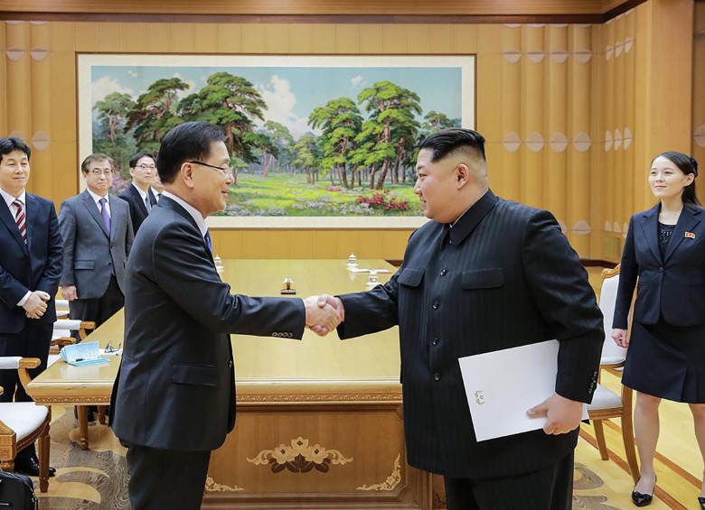 Hasta la Casa Azul, el palacio en el que vive Kim, llegó la delegación de Chung a avanzar en el diálogo para Corea. FOTO AFP