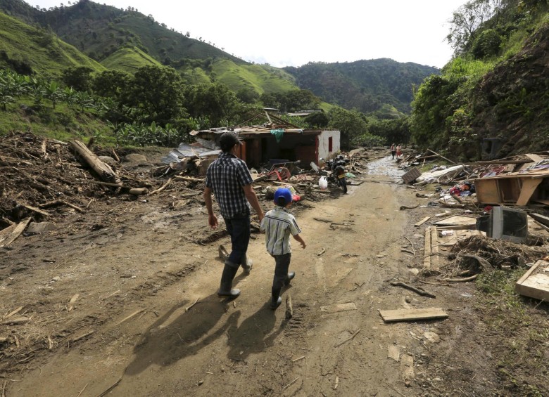 El ministro de Vivienda, Luis Felipe Henao Cardona, manifestó que hasta el momento se deben reubicar 126 viviendas, luego de la avalancha del pasado fin de semana en Salgar, Antioquia. 