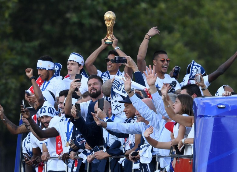 Un equipo que mezcla juventud y experiencia hizo vibrar a los franceses con la celebración del segundo título mundial. FOTO AFP
