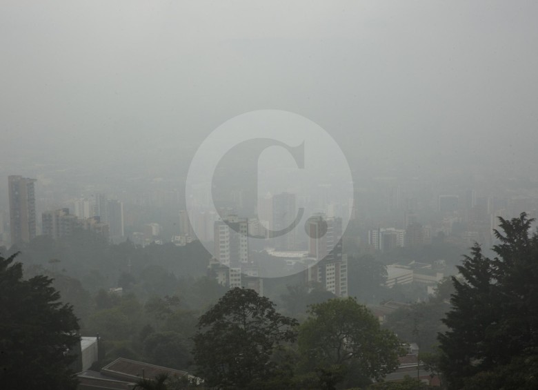 Así estaba la calidad del aire en Medellín el martes 12 de febrero. FOTO EDWIN BUSTAMANTE