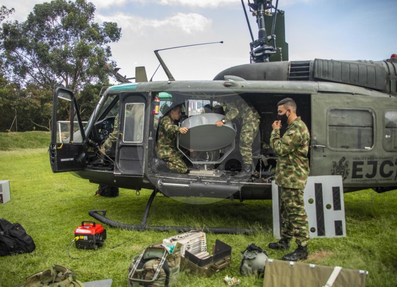 Para el perifoneo en la ciudad, El Ejército instaló en un helicóptero Huey un equipo llamado LRAD 1000x Long Range, el cual también fue utilizado para el conflicto armado. FOTO Carlos Velásquez
