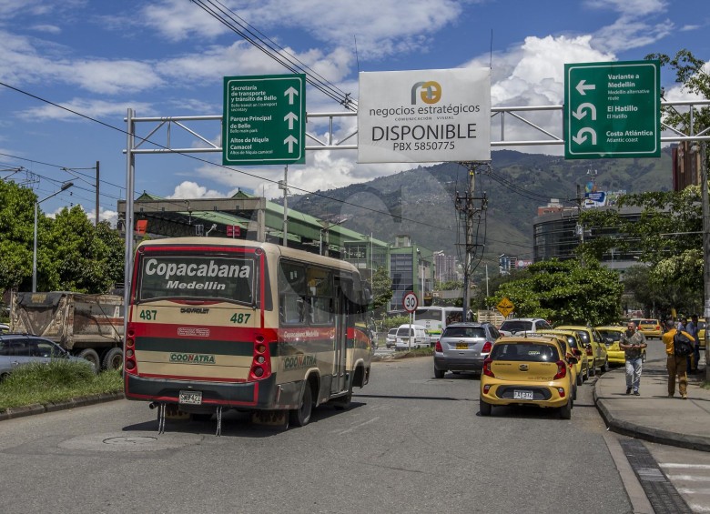 Coonatra Copacabana, Expreso Girardota y Transportes Barbosa Percesito, son las tres empresas que podrán moverse por la Autopista Norte en Bello entre 7:00 p.m. y 7:00 a.m. FOTO SANTIAGO MESA