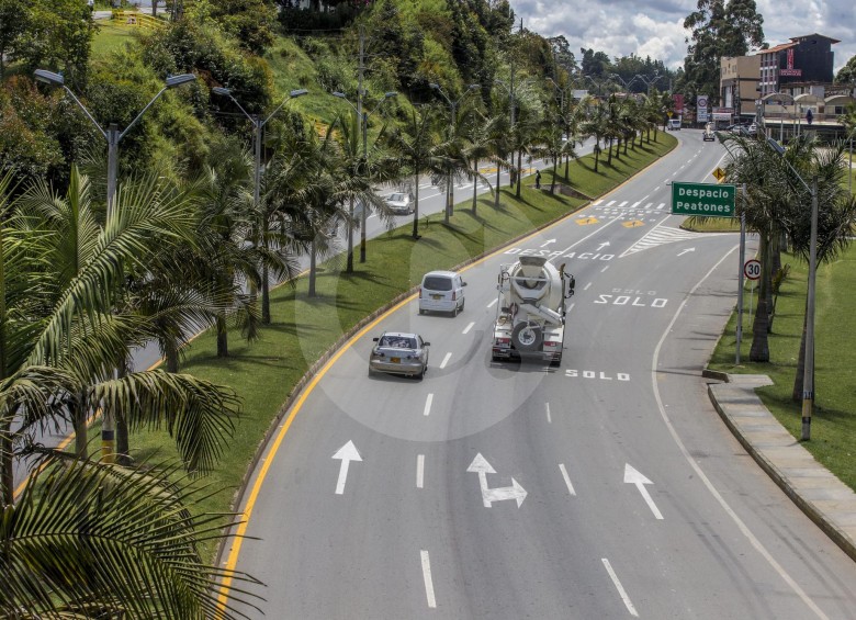 El estado de la vía a Bogotá, hasta El Santuario, hace que muchos conductores excedan la velocidad. FOTO Juan A. Sánchez