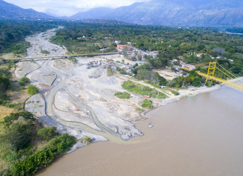 Desembocadura del río El Tonusco con el Cauca, en las partidas de Santa Fe de Antioquia al corregimiento Bolombolo. Foto: Juan David Úsuga