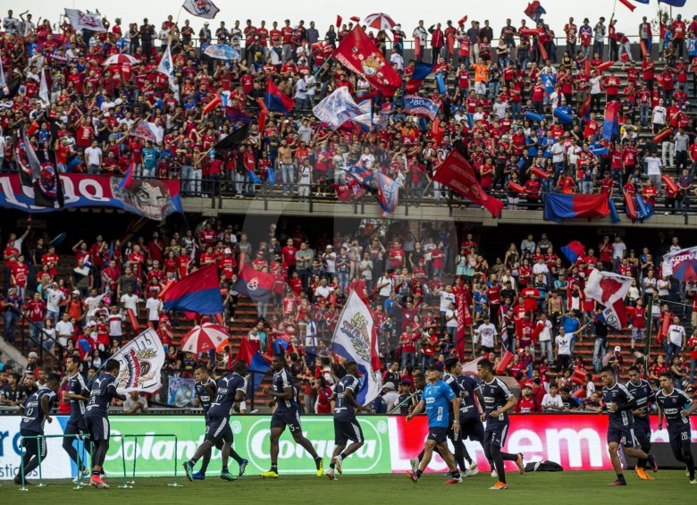 El banderazo que programó el Medellín ayer en el Atanasio fue una inyección de positivismo para el duelo final. FOTO Jaime pérez