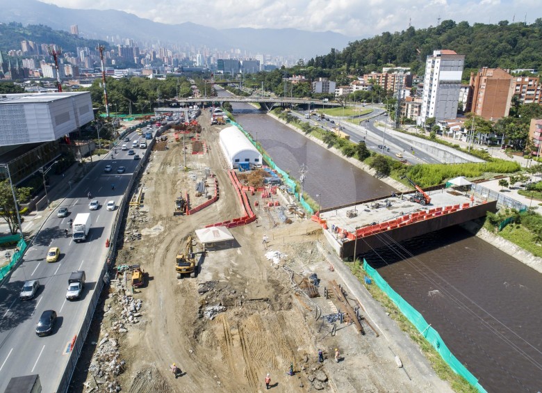 Así avanzaba en julio pasado la construcción de la etapa 1B de Parques del Río. Foto: Esteban Vanegas