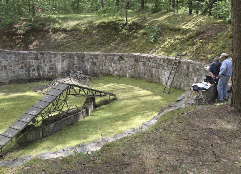 El túnel, de 35 metros (115 pies) de largo, está en el bosque de Ponar. FOTO AP