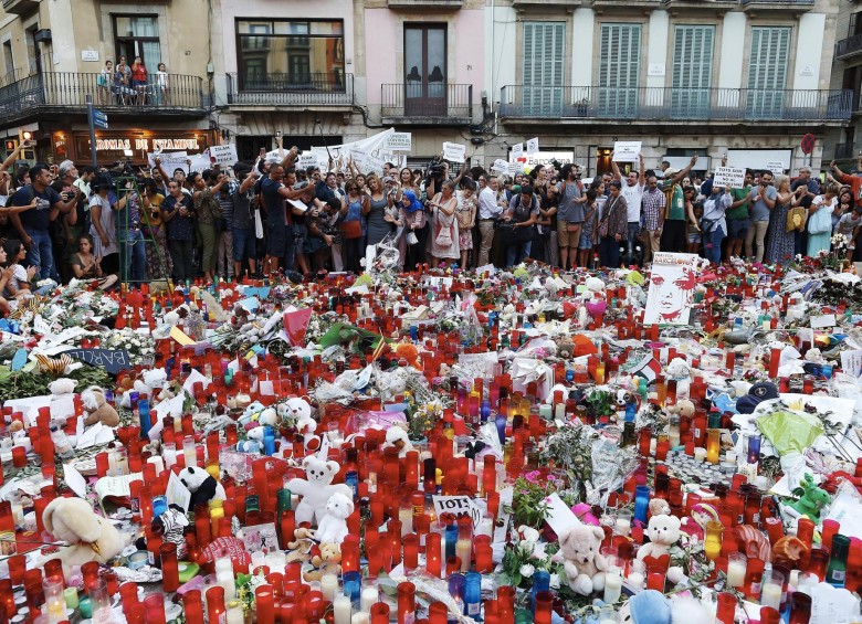 Cuatro días después del atentado en las Ramblas, Barcelona insistía en las calles que el miedo no ganará. FOTO efe