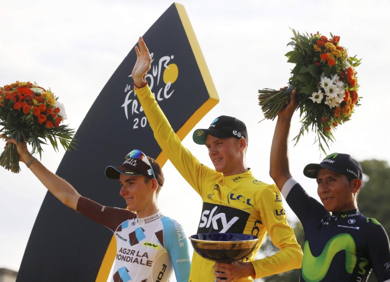 El colombiano Nairo Quintana (Movistar) se coronó este domingo en la tercera posición y subió al podio de los ganadores del Tour de Francia. FOTO AP
