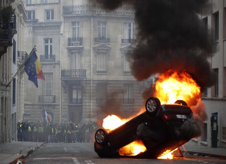 Tensión en París y 950 detenidos por protesta de los “chalecos amarillos”
