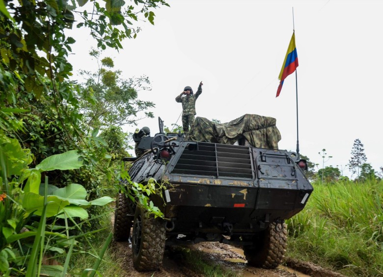 La orden impartida desde la Presidencia de la República es que los militares permanezcan en la frontera para garantizar la seguridad de los campesinos y habitantes de la región. FOTO AFP