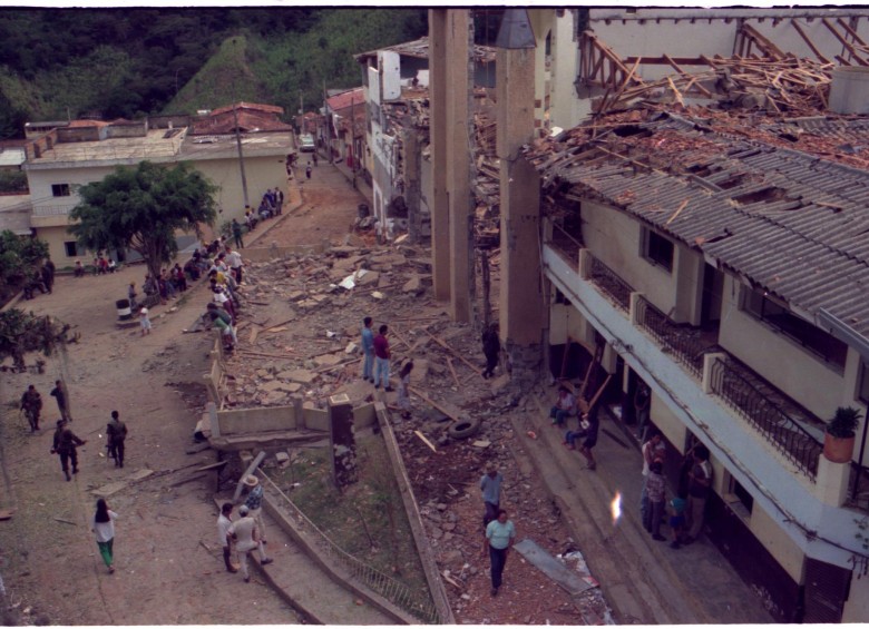 Ataque guerrillero al municipio de Caicedo, Antioquia, en 1997. FOTO ARCHIVO EL COLOMBIANO