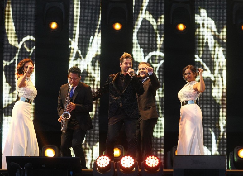 El cantante español David Bisbal hizo parte del primer concierto en homenaje del Divo. FOTO efe