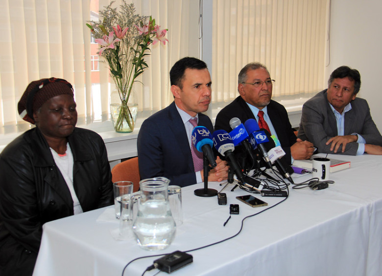 En la foto de izquierda a derecha: Virgelina Chairá, Guillermo Rivera, Antonio Madariaga y Luis Enrique Sierra Santos. FOTO COLPRENSA