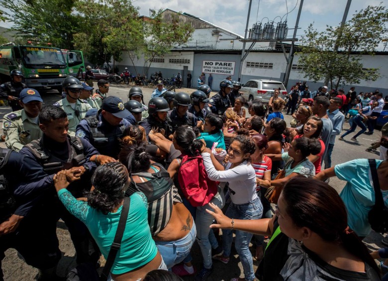 Dolor y desesperación tras mortal motín en cárcel de Venezuela
