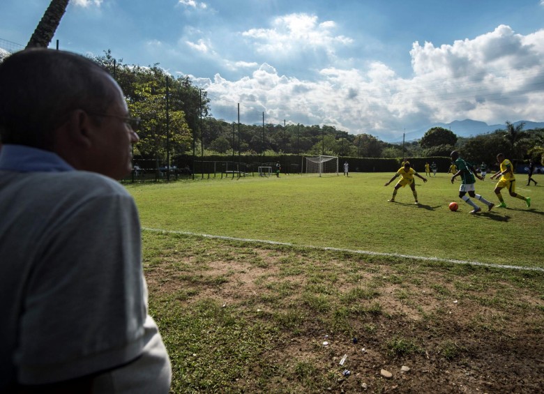 Así es la vida de un cazatalentos del fútbol colombiano