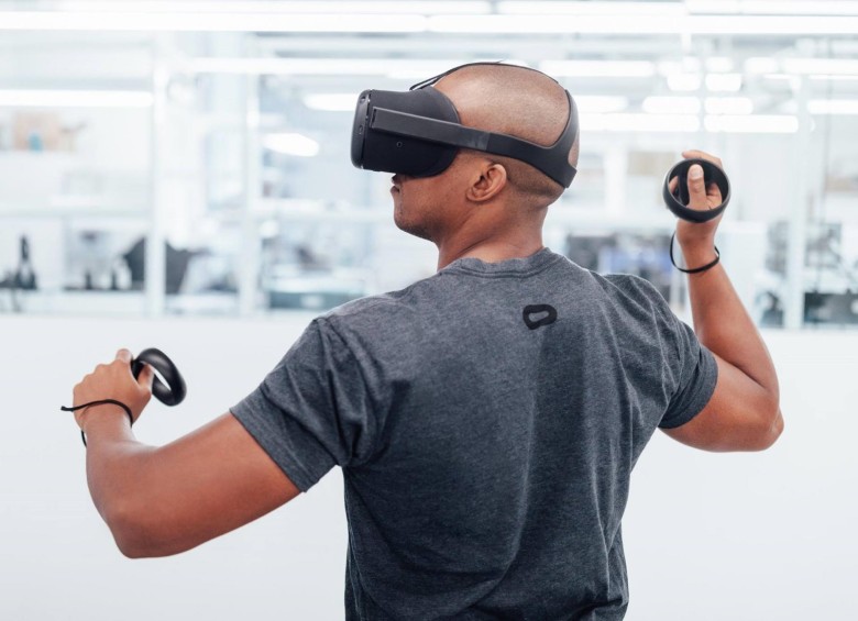 Oculus Go utiliza cámaras, sensores y software para seguir movimientos que se reproducen en mundos virtuales producidos en el casco. FOTO Facebook.com/oculusvr