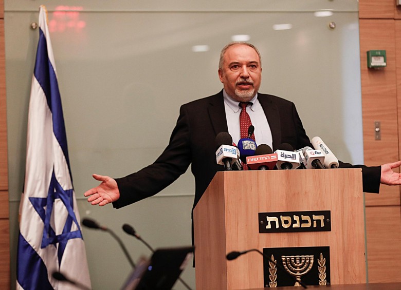 Renuncia ministro de Defensa de Israel por crisis en la Franja de Gaza