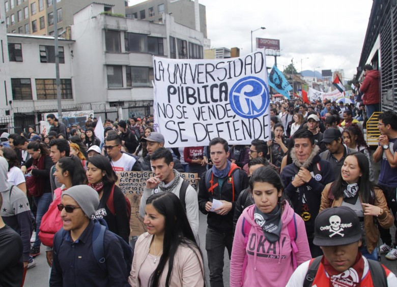 Marcha en Medellín transcurre en paz por las calles del centro