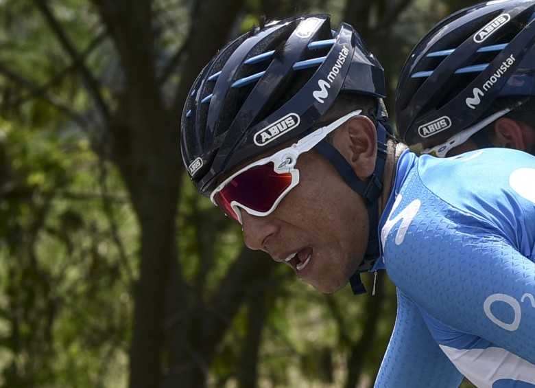 Nairo Quintana sufrió laceraciones y quemaduras tras caerse a 5 kilómetros de meta pero podrá continuar en competencia. FOTO AFP