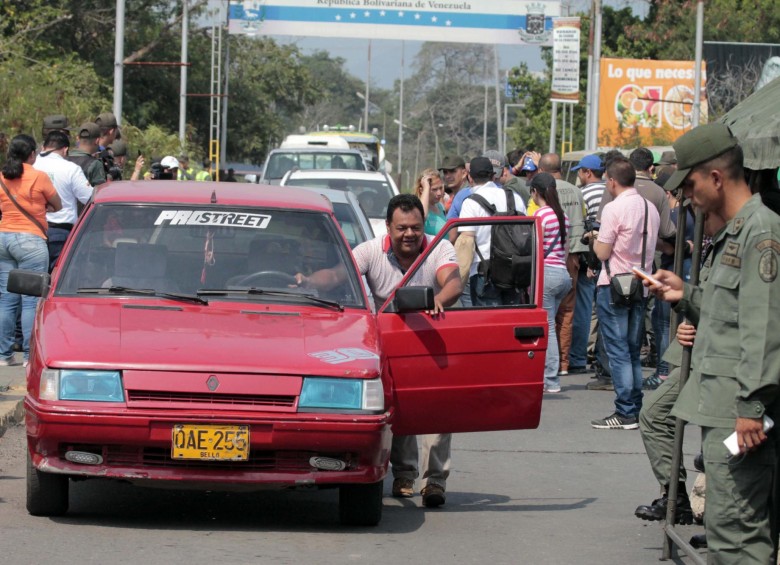 La Cancillería de Colombia informó que el sábado retornaron desde los tres pasos fronterizos, 428 vehículos De Colombia a Venezuela retornaron 39 tractomulas. FOTO mario caicedo - la opinión
