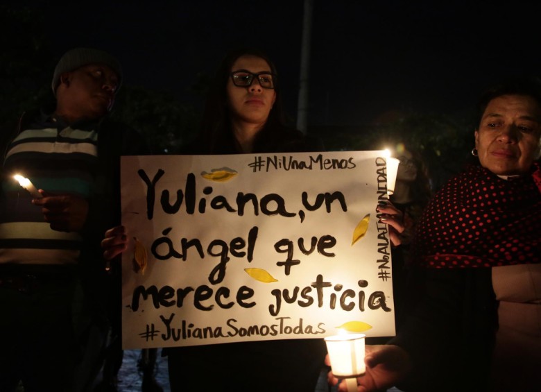 En varias zonas de Bogotá, decenas de personas han salido a las calles para exigir justicia en el caso de Yuliana. FOTO colprensa