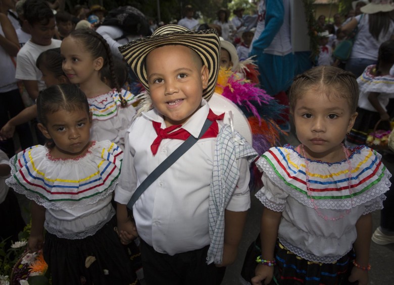 Los niños recorrieron cerca de un kilómetro llenando de alegría sus calles en esta celebración, desfile que llega a versión número 31. Foto: EDWIN BUSTAMANTE