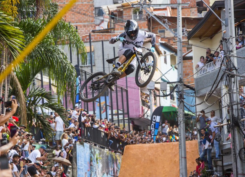 Con la realización de la carrera Downhill Challenge, la organización del Guinness World Records le concedió a Medellín el titulo de la pista urbana de ciclismo más larga del mundo. Foto: Carlos Velázquez