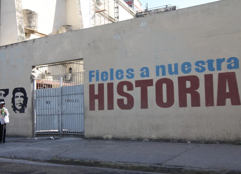 Cada vez son menos los carteles que aluden a la revolución que se ven en las calles de La Habana. FOTO JORGE IVÁN POSADA 