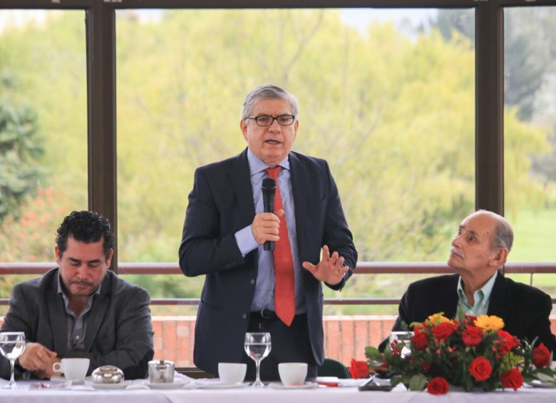 Cesar Gaviria será nombrado como el nuevo director del liberalismo. En la foto lo acompaña el senador Horacio Serpa. FOTO colprensa