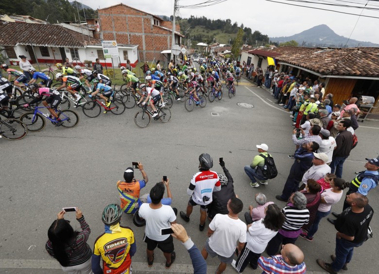 Estas son las imágenes de la tercera etapa del Tour Colombia que ganó Juan Sebastián Molano, del UAE Team Emiratos, y que dejó de nuevo a Rigoberto Urán como líder de la clasificación general. FOTOS MANUEL SALDARRIAGA Y JUAN ANTONIO SÁNCHEZ