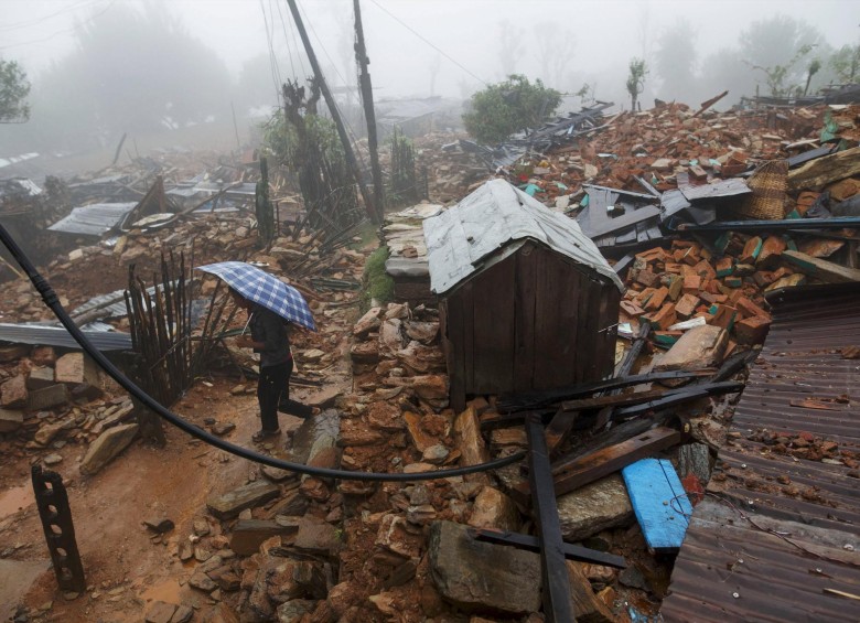 La cifra de muertos en Nepal superó este martes los 4.300. FOTO REUTERS