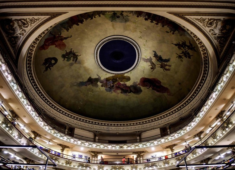  La librería El Ateneo Gran Splendid, una joya arquitectónica de Buenos Aires, acaba de ser elegida por la revista National Geographic como la más bella del mundo. FOTO AFP