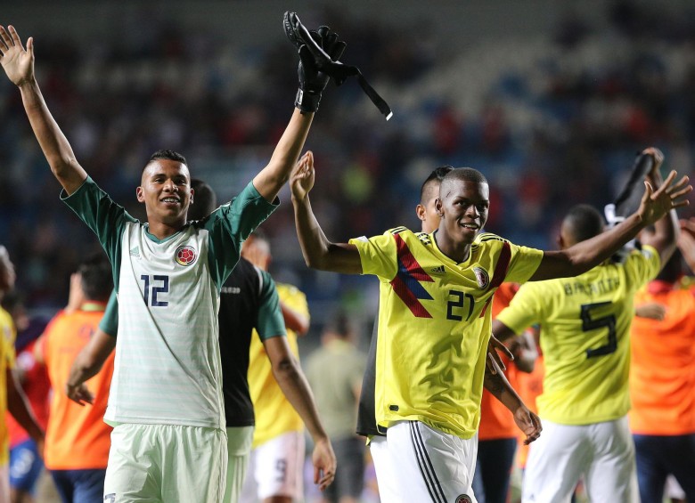Así festejó Colombia la clasificación agónica ante Chile. FOTO AFP